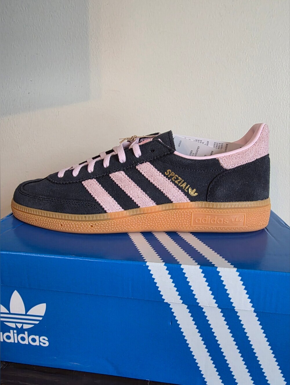 Handball Spezial Shoes Women Size 7 Men Size 6 new with box